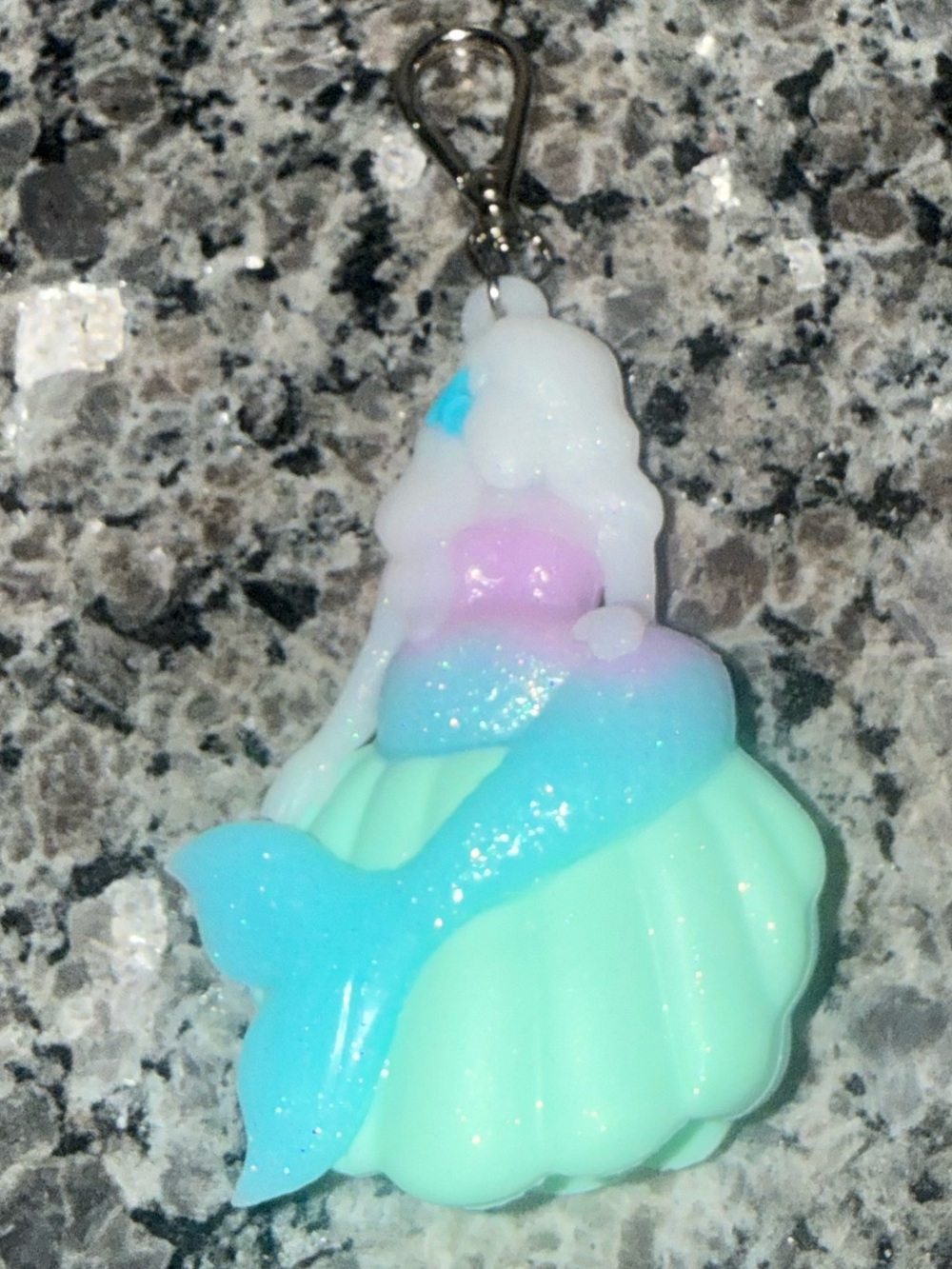 Pastel Mermaid Tail Shell Keychain - PocketBac Holder
